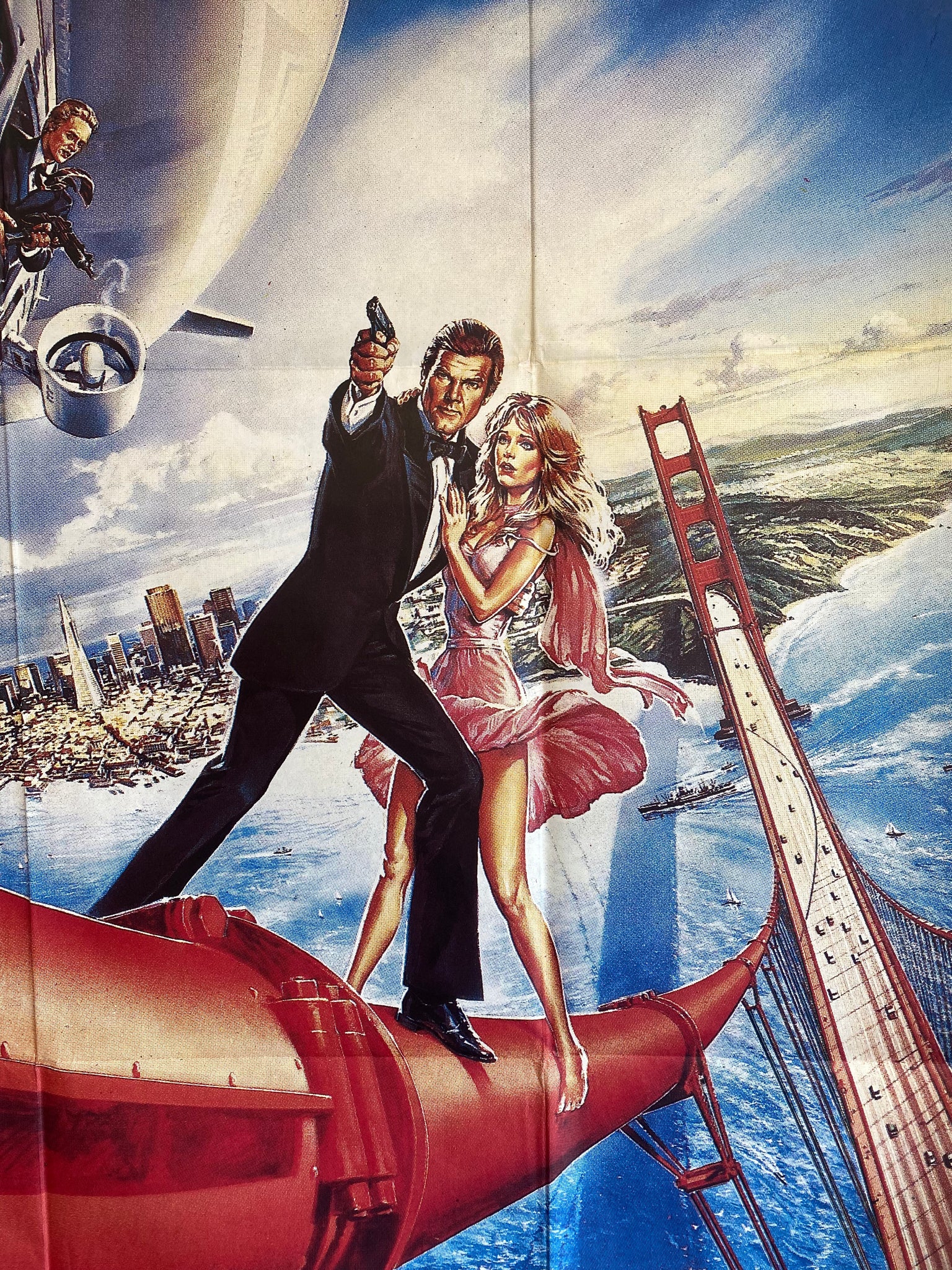 Affiche Cinéma originale James Bond  Dangereusement Vôtre de 1985. 