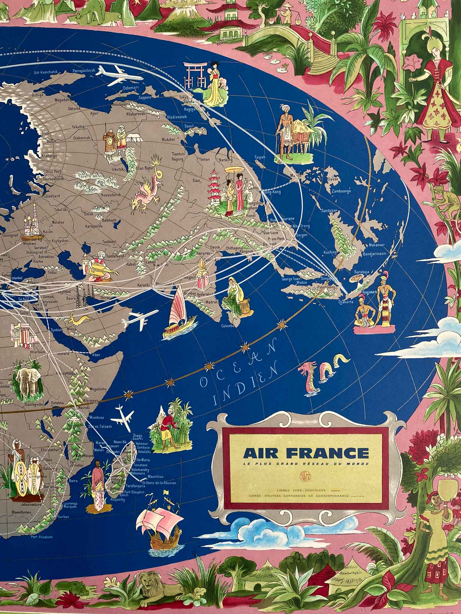 Superbe Affiche Lithographique, très décorative, les dorures sont intenses, et les couleurs sont éclatantes et lumineuses  Planisphère de 1950, Air-France "le plus grand réseau du monde"