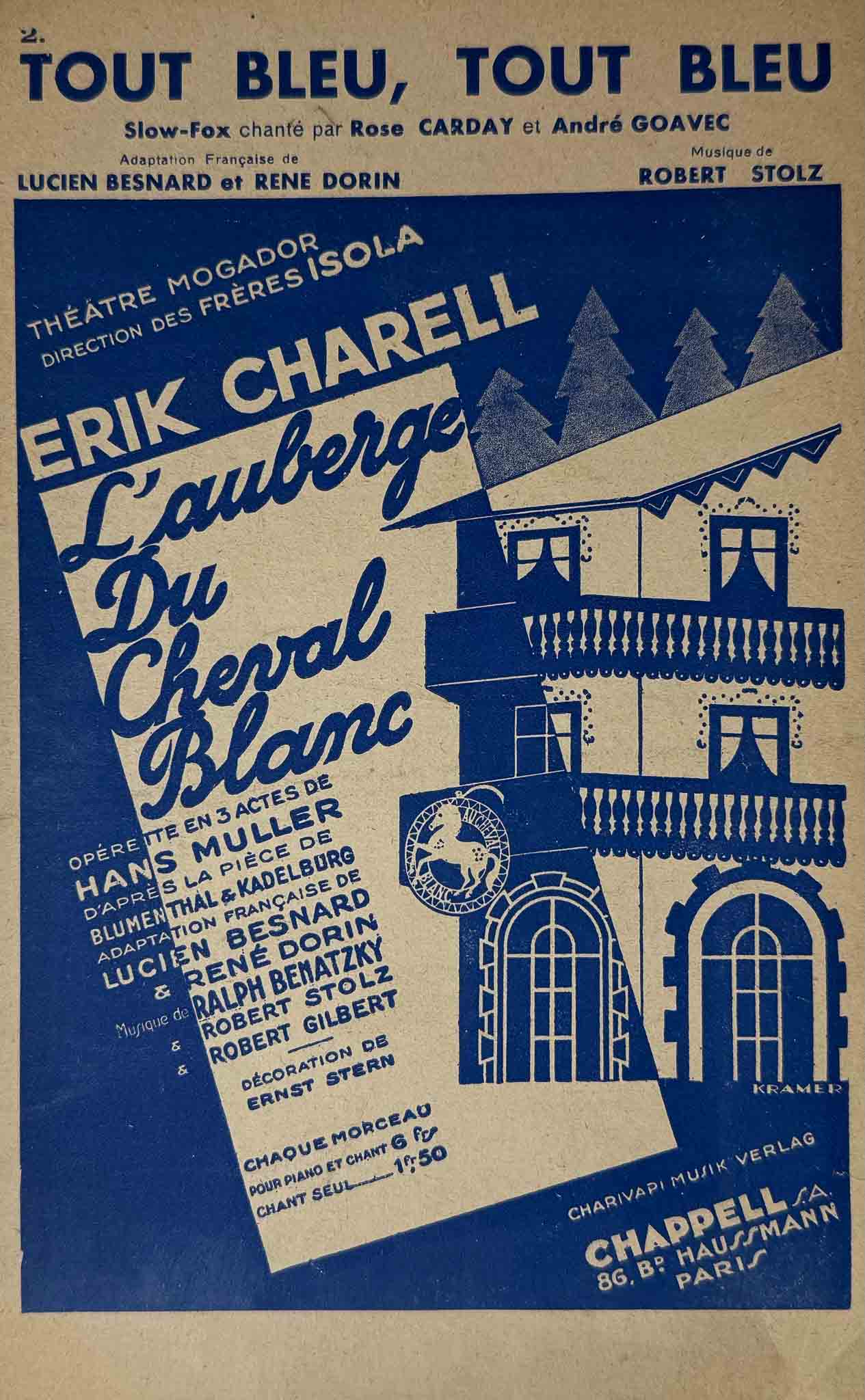 Affiche Tout Bleu, Tout Bleu de l’opérette L’Auberge du Cheval Blanc, design vintage bleu et blanc avec éléments architecturaux.