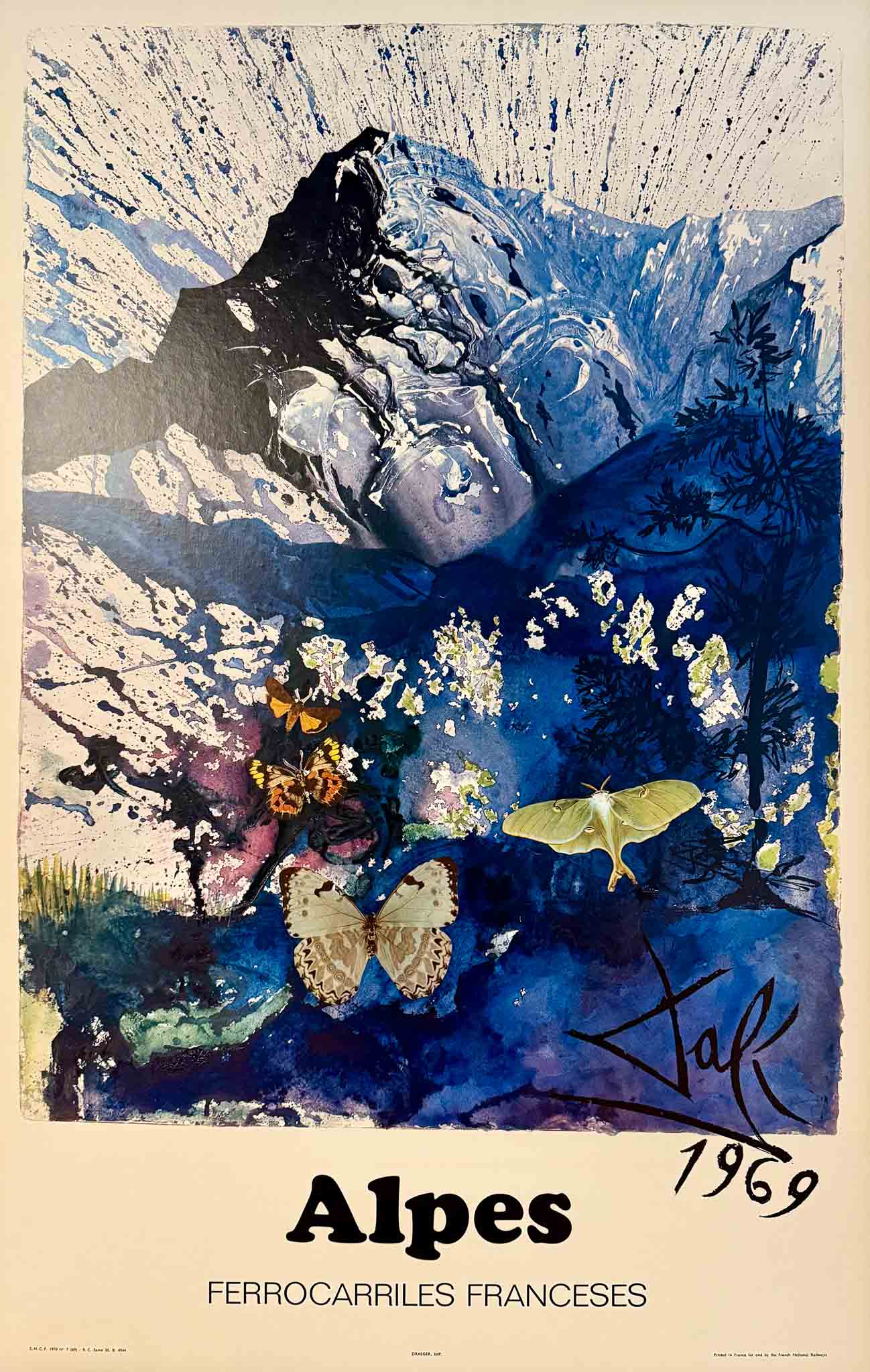 Affiche SNCF Alpes par Salvador Dalí, montrant des montagnes bleutées et des papillons dans un style surréaliste, créée en 1970.