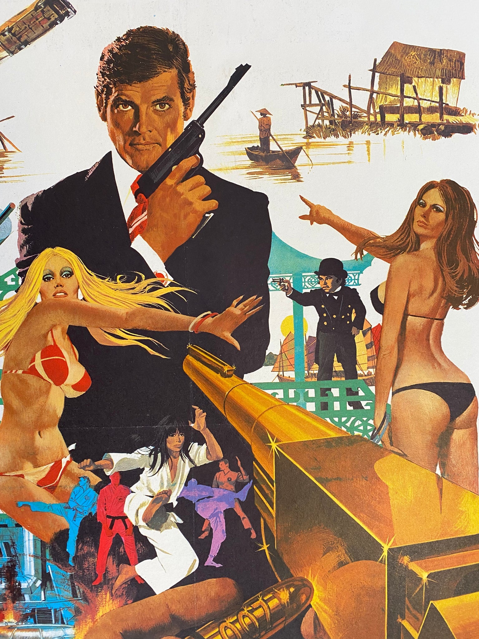 Affiche Cinéma James Bond l'homme au pistolet d'or de 1974.