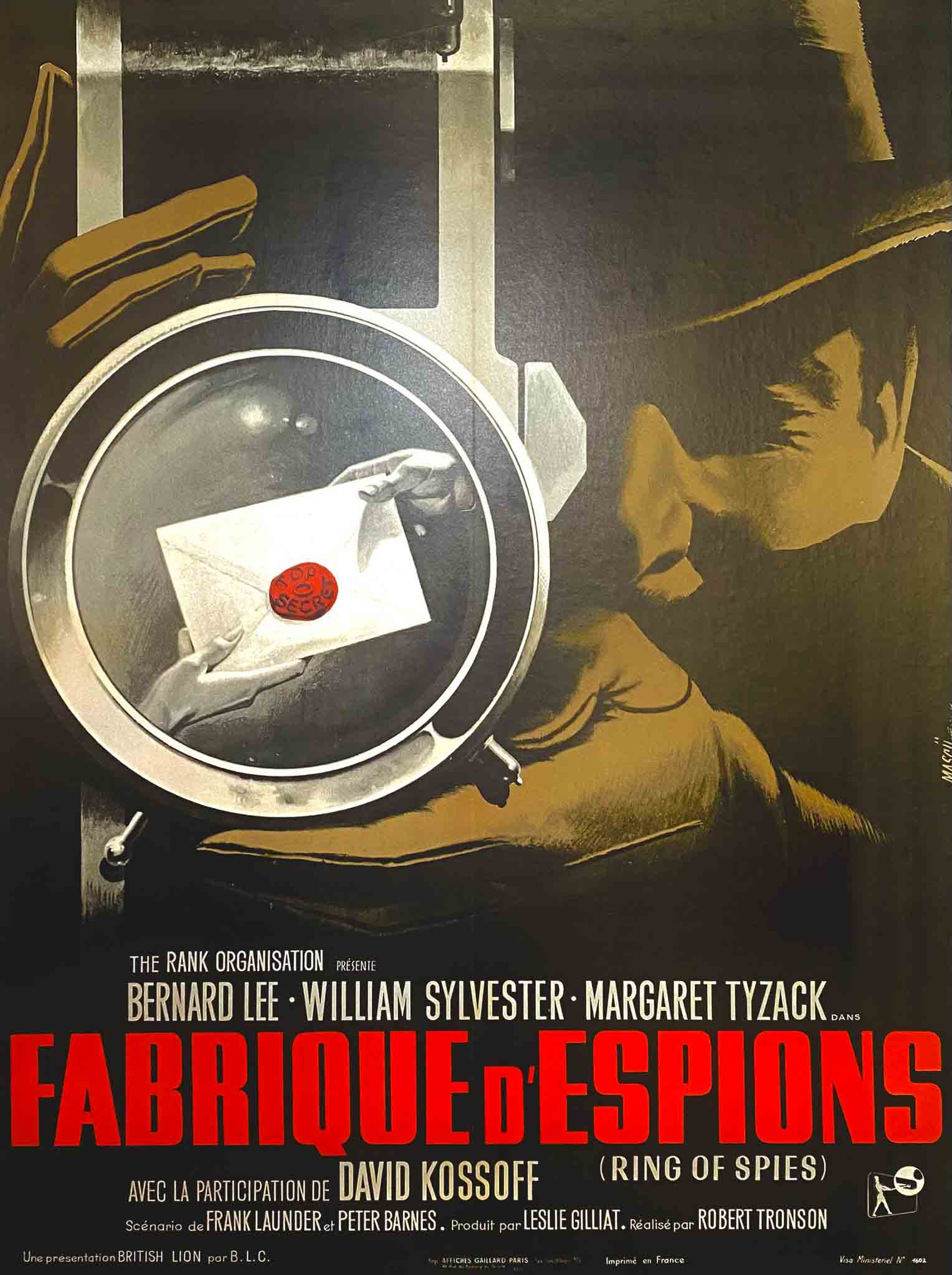 Affiche du film "Fabrique d'Espions" de 1969, avec des éléments d'espionnage tels qu'une loupe et une lettre scellée.