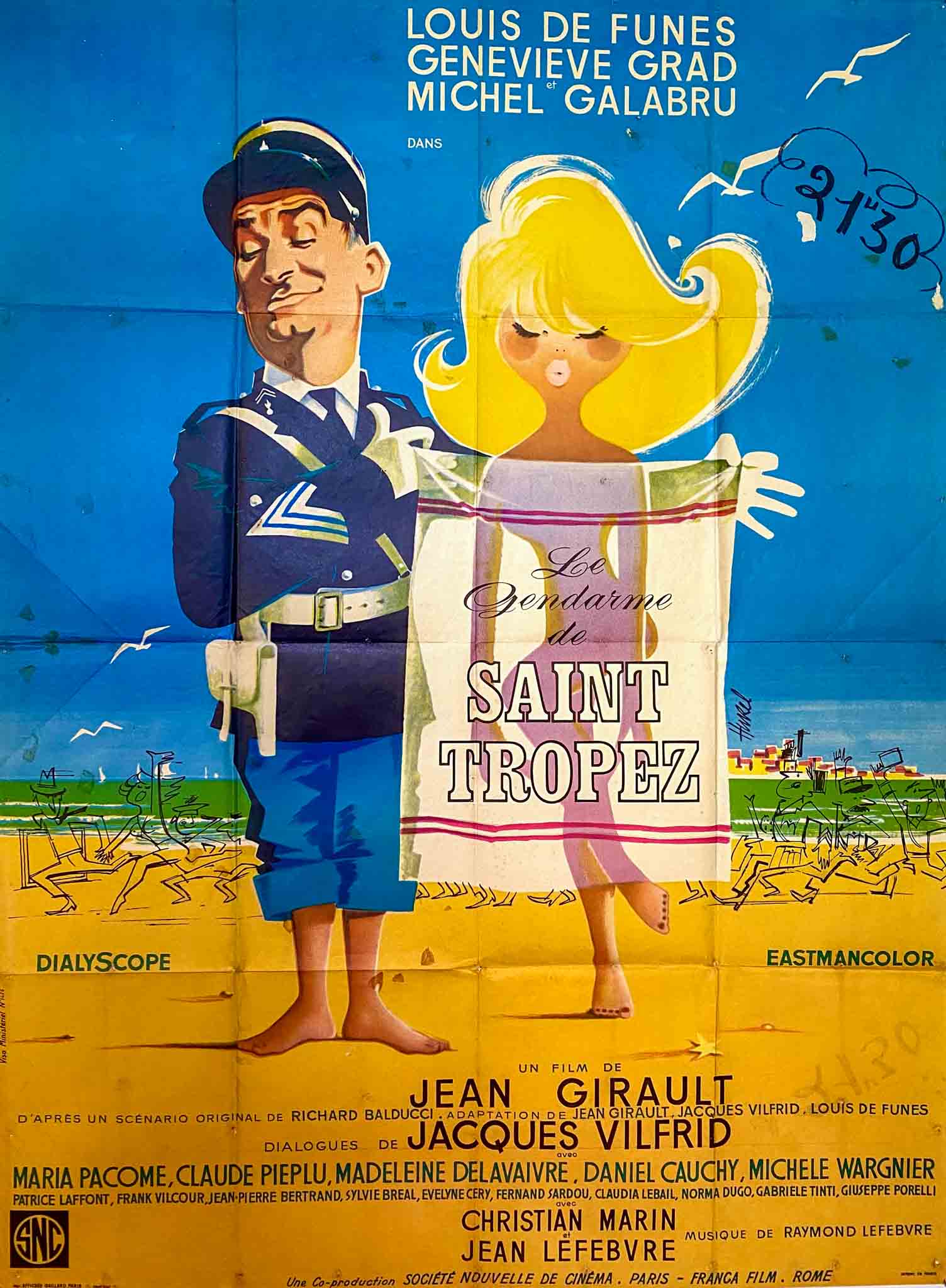 Affiche colorée et humoristique montrant Louis de Funès en gendarme aux côtés d’une jeune femme élégante.