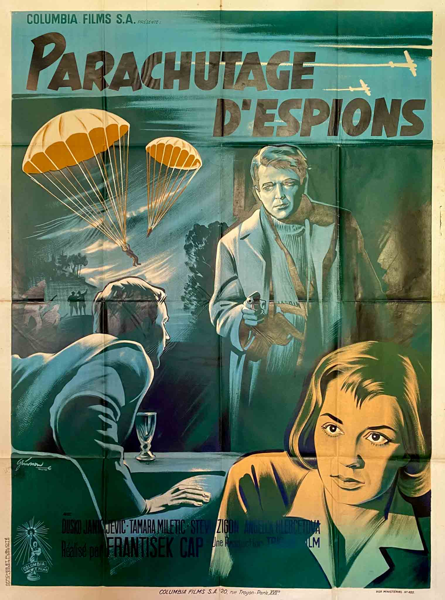 Affiche de style thriller avec des parachutistes, une ambiance de suspense et des personnages en arrière-plan.