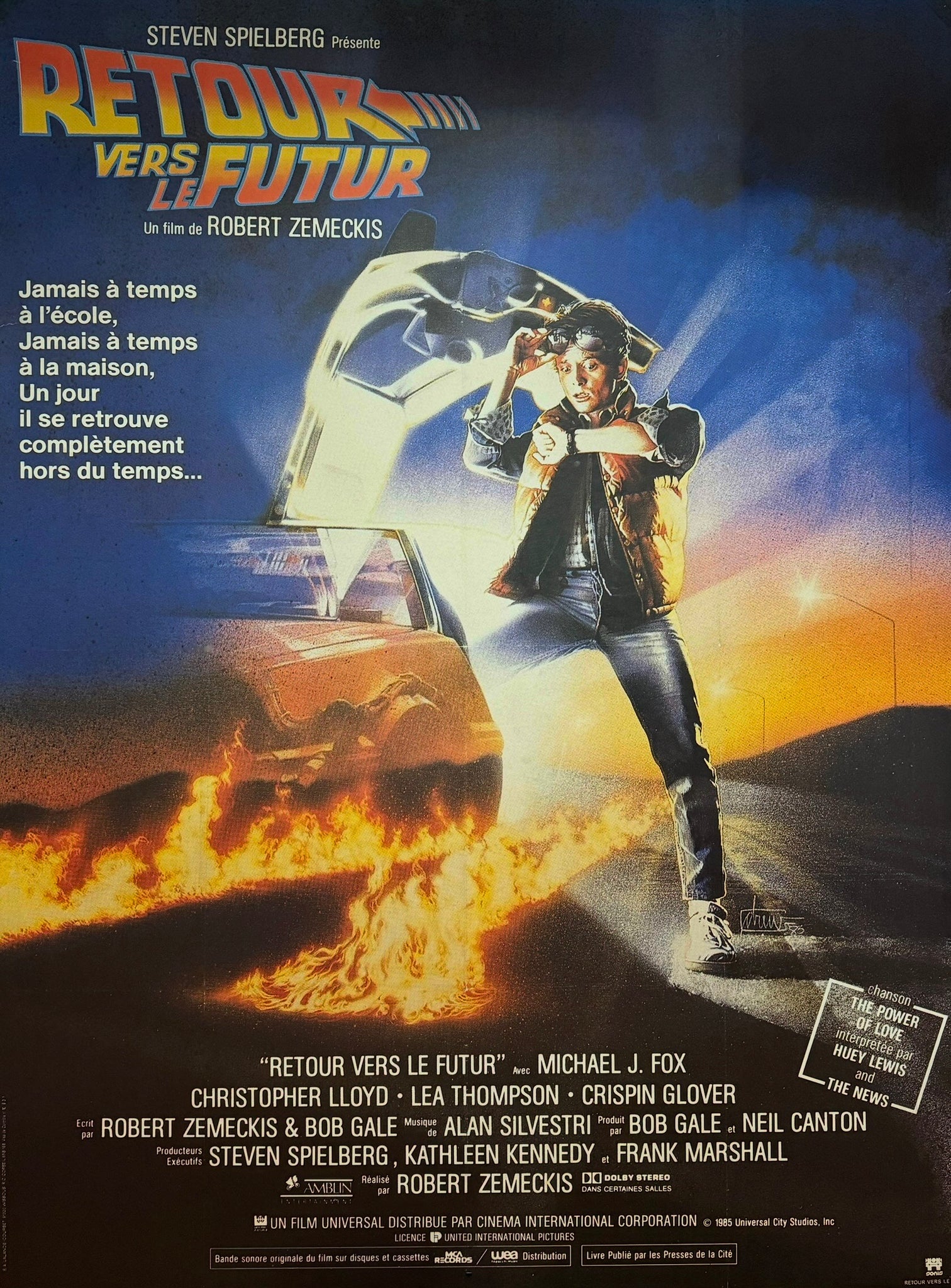 Affiche du film Retour vers le Futur avec Michael J. Fox devant la DeLorean en flammes	