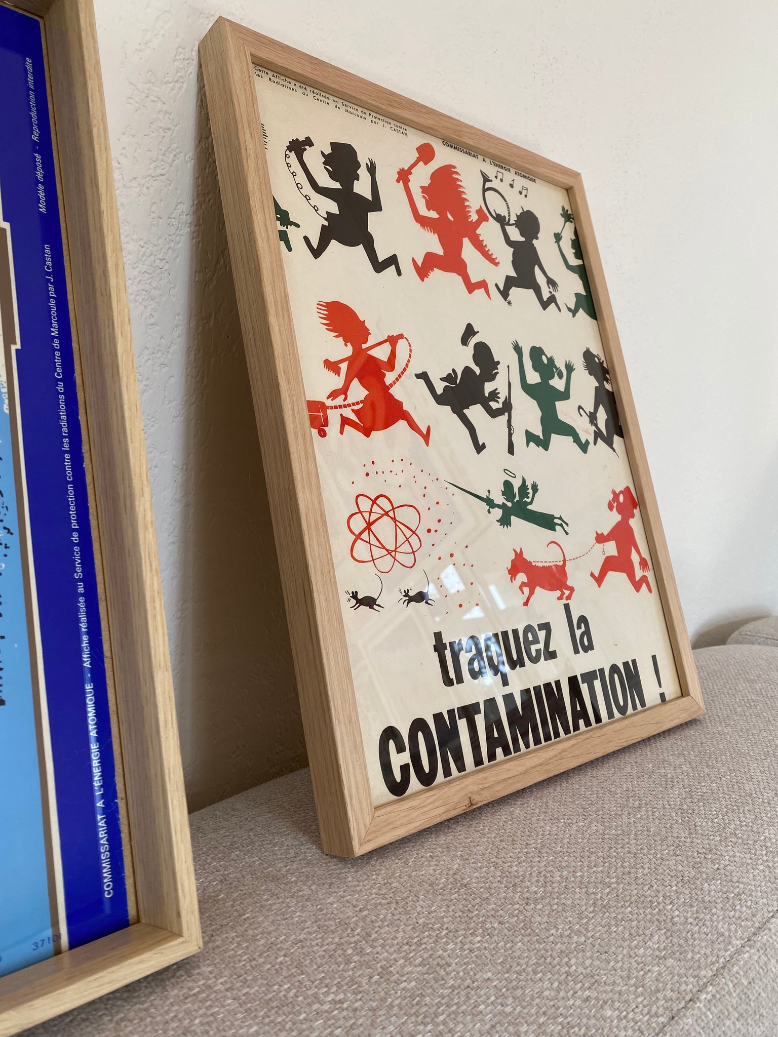 Découvrez les affiches de la campagne de l'AIEA en 1964 sur la radioactivité pour une sensibilisation efficace sur les effets sur la santé et les mesures de protection à prendre.