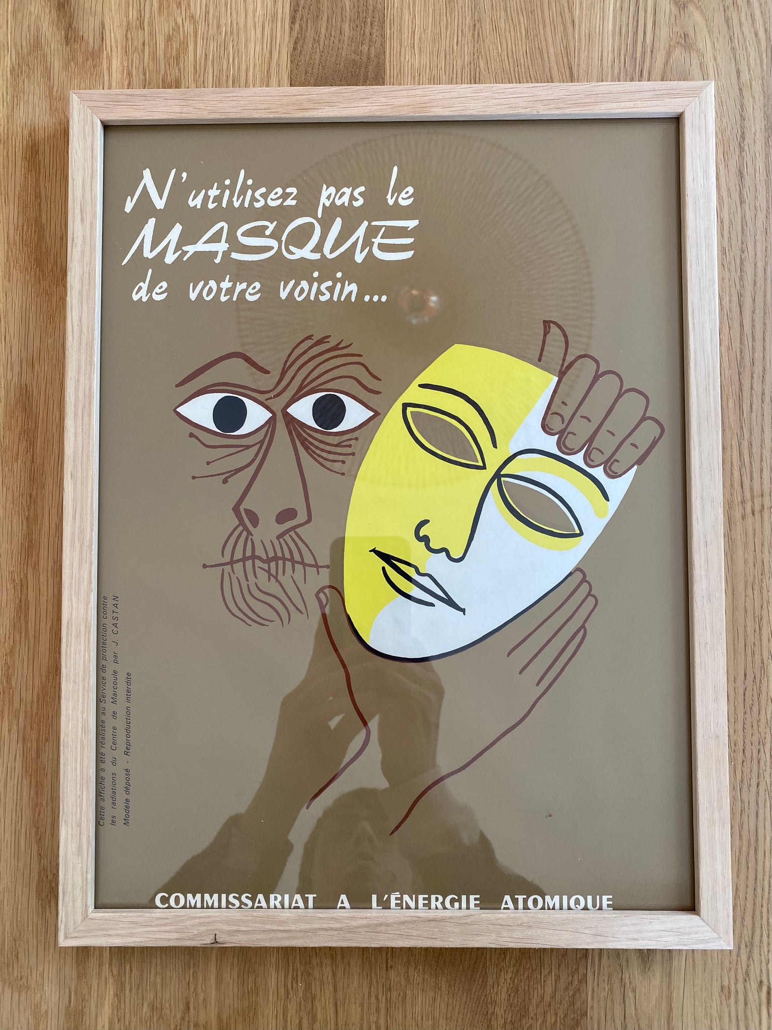 Retour sur la campagne de l'AIEA en 1964 pour une sensibilisation sur les dangers de la radioactivité. Les affiches traduites présentent les mesures de protection et les précautions à prendre en cas d'exposition.