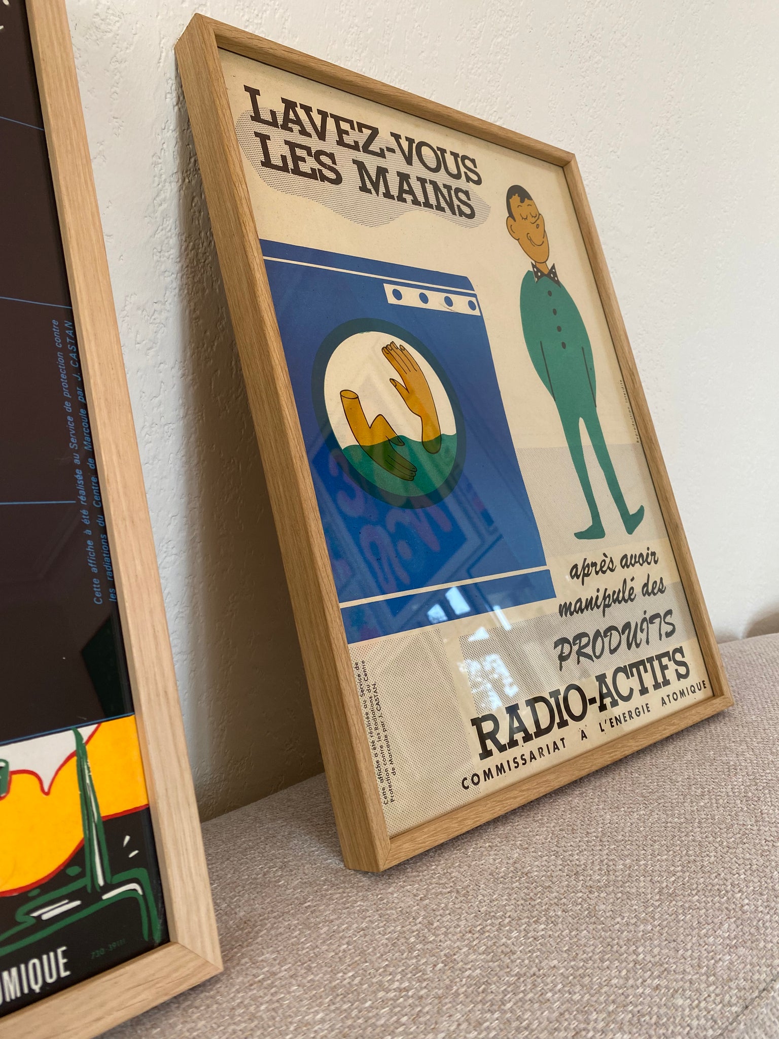 La campagne de l'AIEA en 1964 sur la radioactivité : une information traduite pour une sensibilisation efficace sur les sources de radiation, les effets sur la santé et les mesures de protection à prendre.