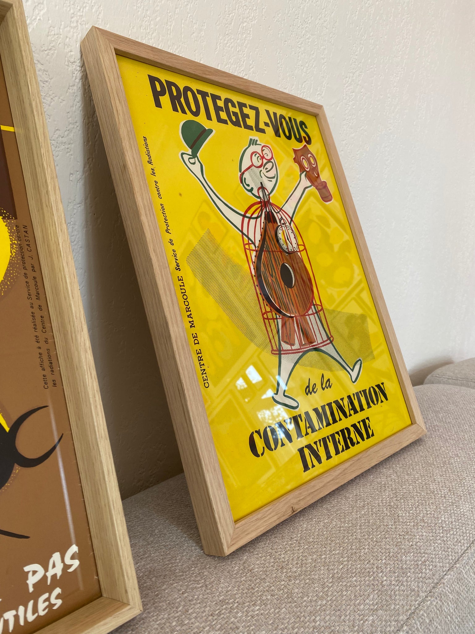 Découvrez les affiches de la campagne de l'AIEA en 1964 pour une information complète sur les risques de la radioactivité. Mesure, protection, urgence : toutes les clés pour une prévention efficace.