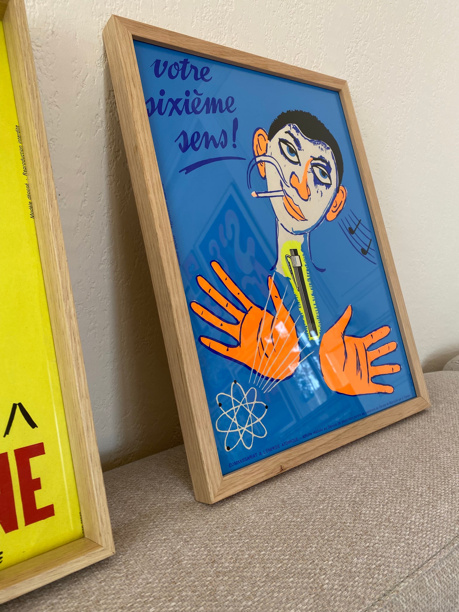 Découvrez les affiches de la campagne de l'AIEA en 1964 sur la radioactivité pour une sensibilisation efficace sur les effets sur la santé et les mesures à prendre en cas d'exposition.